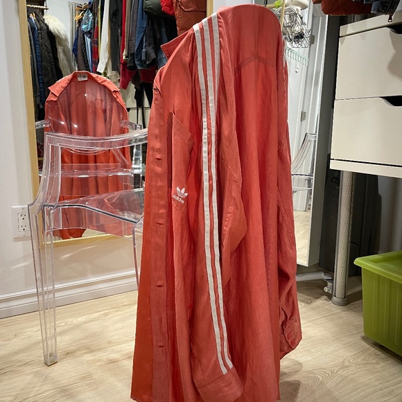 ADIDAS «silk like» blouse Woman, M (fits very large). Corail colour. Superbe! - Picture 7 of 16